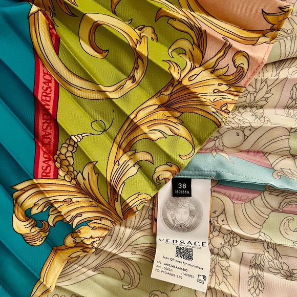 Versace SS22 Goddess Pleated Skirt IT38 - Picture 7 of 8